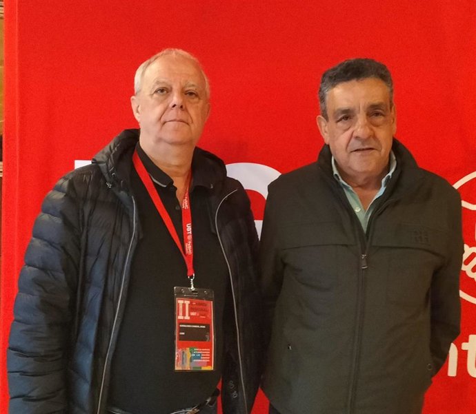 El secretario general de la Federación de Servicios, Movilidad y Consumo (FeSMC) de UGT en Cantabria, José Giráldez; y su homólogo estatal, Antonio Oviedo