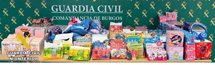 La Guardia Civil se incauta de casi 1.092 objetos de contrabando en un bazar de Burgos capital.