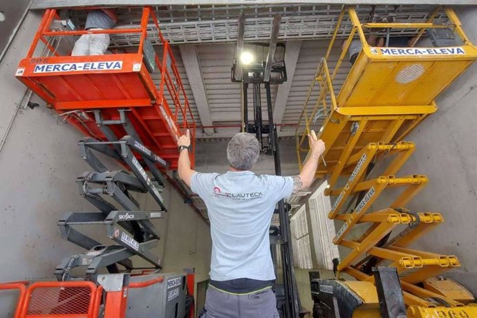 Clauteck, especialistas en persianería en Barcelona con automatización, reparación e instalación para negocios