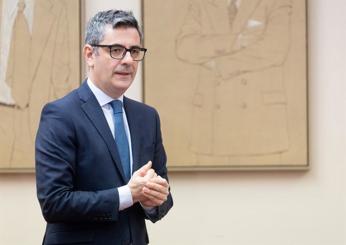 O Ministro da Presidência, Justiça e Relações com os Tribunais, Félix Bolaños, chega à Comissão Constitucional, no Congresso dos Deputados, em 28 de fevereiro de 2025, em Madri (Espanha). Durante sua presença, o ministro fez um balanço de l