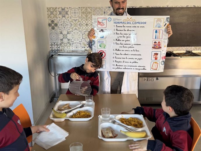 Comedor tutorizado en el Colegio Juan Pablo II de Parla