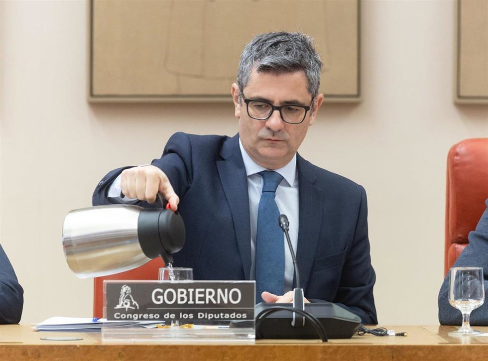 El ministro de la Presidencia Justicia, y Relaciones con las Cortes, Félix Bolaños, comparece en la Comisión Constitucional, en el Congreso de los Diputados, a 28 de febrero de 2025, en Madrid (España). 