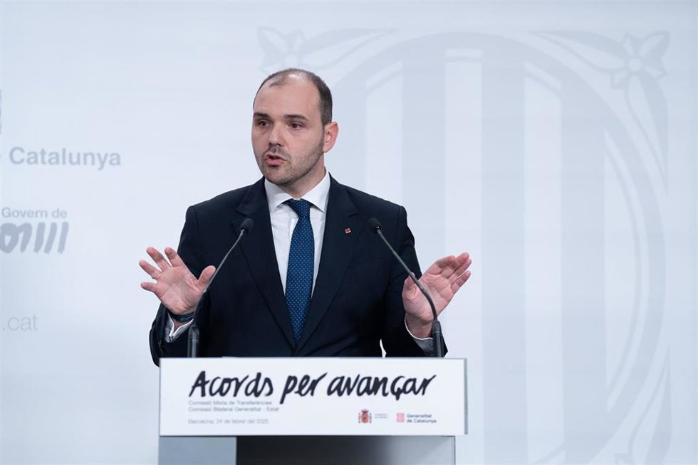 El conseller de Presidencia de la Generalitat, Albert Dalmau, durante una rueda de prensa tras la Comisión Bilateral Generalitat-Gobierno, a 24 de febrero de 2025, en Barcelona, Catalunya (España).