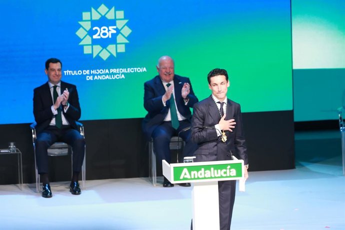 O jogador de futebol Jesús Nava recebe o título de Filho Preferido da Andaluzia.