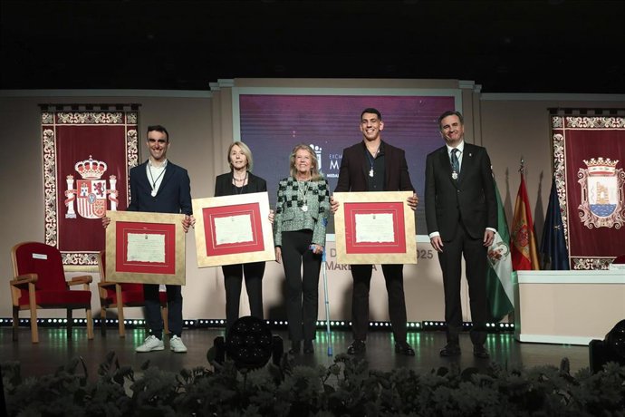 Marbella entrega las Medallas de la Ciudad a los deportistas Elena Benítez, Luis Ángel Maté y Ayoub Ghadfa