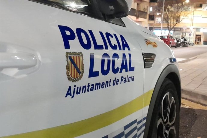 Un coche de la Policía Local de Palma.