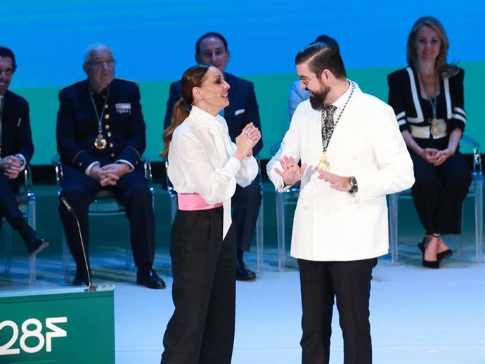 El presidente de la Junta de Andalucía, Juanma Moreno, y el presidente del Parlamento andaluz, Jesús Aguirre, entregan las Medallas de Andalucía y Títulos de Hijo Predilecto 2025 con motivo del 28F.