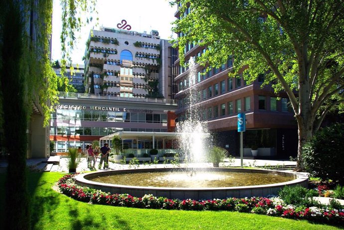 Archivo - Edificio de Corporación Financiera Alba en el Paseo de la Castellana de Madrid.