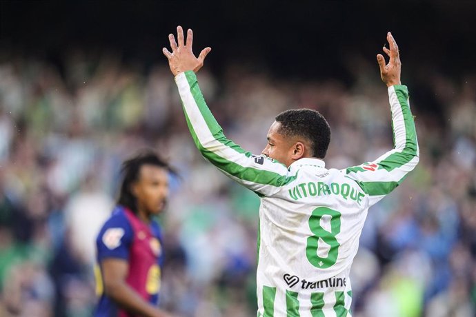 Archivo - Vitor Roque of Real Betis gestures during the Spanish league, LaLiga EA Sports, football match played between Real Betis and FC Barcelona at Benito Villamarin stadium on December 7, 2024, in Sevilla, Spain.