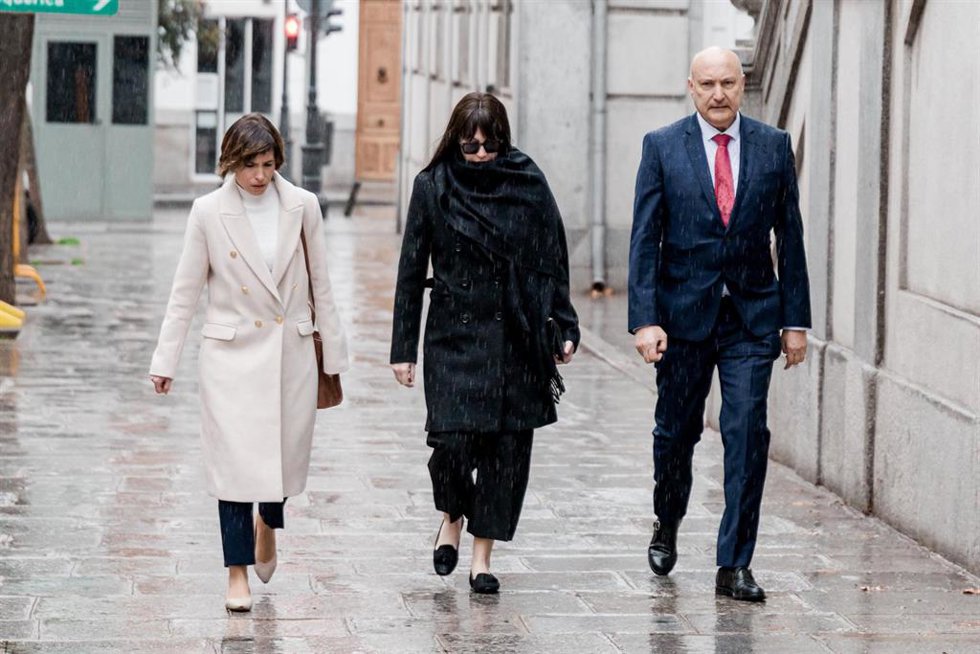 La expareja de Ábalos, Jéssica Rodríguez, en el centro, a su llegada al Tribunal Supremo