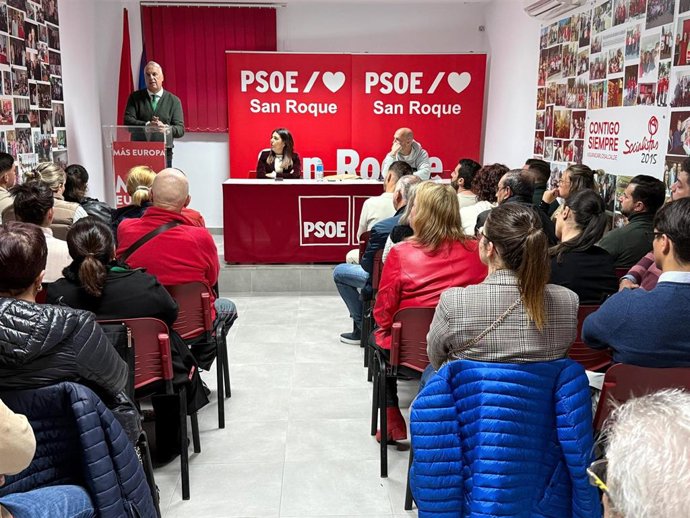 Encuentro con militantes en la agrupación socialista de San Roque.