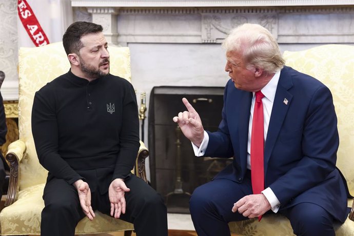 February 28, 2025, Washington, District Of Columbia, USA: Ukrainian President Volodymyr Zelensky (L) talks with US President Donald Trump (R) in the Oval Office of the White House in Washington, DC, USA, 28 February 2025. Zelensky is in Washington to sign