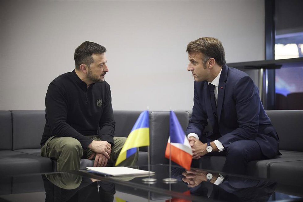 Archivo - Volodimir Zelenski y Emmanuel Macron.