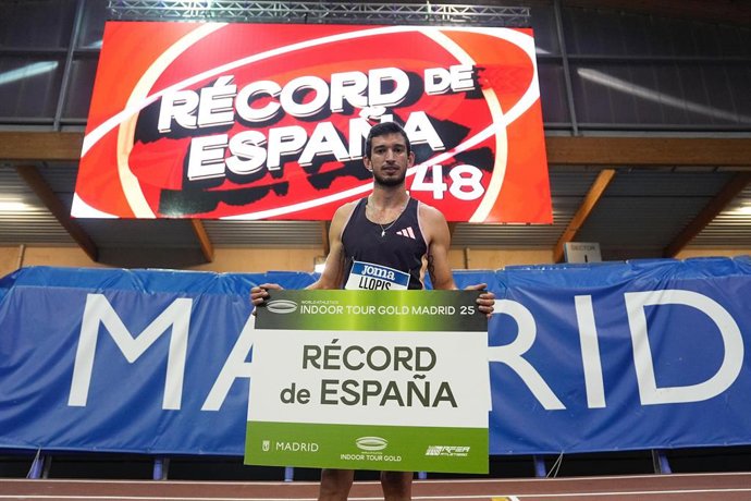 Enrique Llopis Domenech, da Espanha, compete na final masculina dos 60 m com barreiras durante o World Athletics Indoor Tour Gold Madrid 25, no Polideportivo Gallur, em 28 de fevereiro de 2025, em Madri, Espanha.