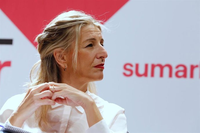 Archivo - La vicepresidenta segunda del Gobierno, Yolanda Díaz, durante un acto de escucha de Sumar, en Fundos Fórum, a 4 de febrero de 2023, en Valladolid, Castilla y León (España). El proyecto político de Díaz nace como un movimiento ciudadano de cara a