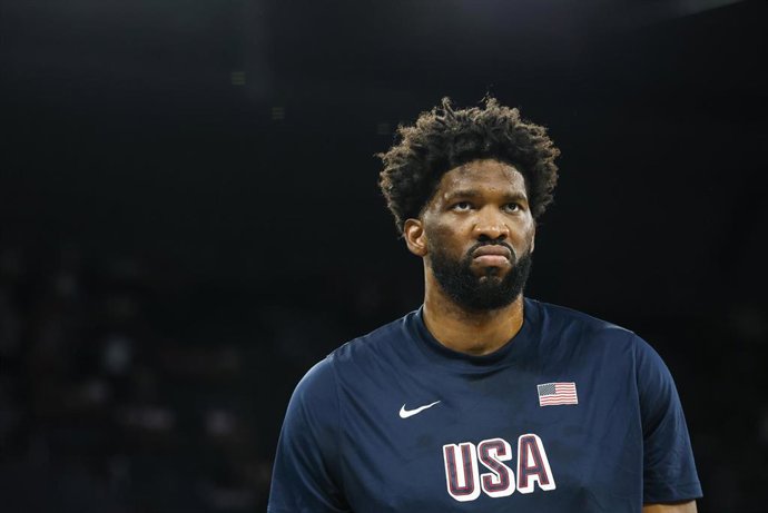 Archivo - Joel Embiid of United States warms up during Men's Gold Medal Game of the Basketball between France and United States on Bercy Arena during the Paris 2024 Olympics Games on August 10, 2024 in Paris, France.