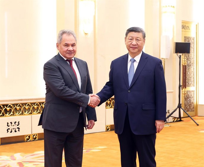 PEQUIM, 28 de fevereiro de 2025 -- O presidente chinês Xi Jinping se reúne com Sergei Shoigu, secretário do Conselho de Segurança da Federação Russa, no Grande Salão do Povo em Pequim, capital da China, em 28 de fevereiro de 2025.