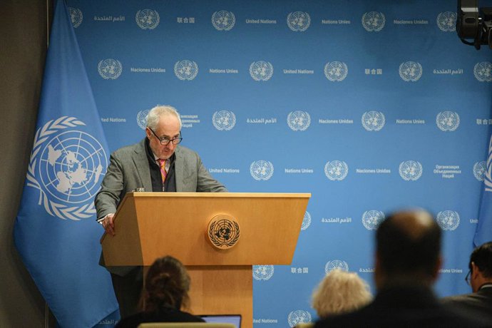 Archivo - 6 de janeiro de 2025, Nova York, Nova York, EUA: O porta-voz do secretário-geral da ONU, STEFANE DUJARRIC, informa a imprensa sobre a próxima semana e os acontecimentos mundiais atuais.