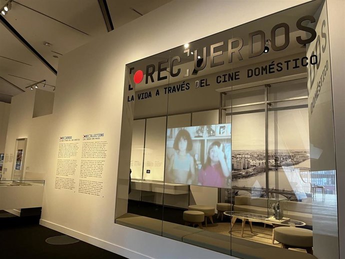 Entrada de la exposición '[Rec]uerdos. La vida a través del cine doméstico', en CaixaForum Zaragoza.