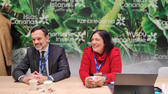 El vicepresidente del Cabildo tinerfeño, Lope Afonso, y la consejera delegada de Turismo de Tenerife, Dimple Melwani