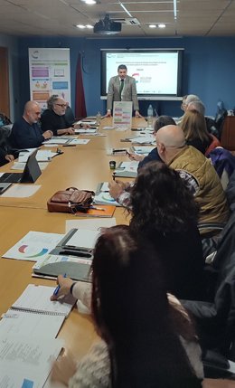 El director general de Formación Profesional, Enseñanzas de Régimen Especial y Educación Permanente, Luis Quiñonero, participó en una de las charlas informativas que ofrece la Consejería