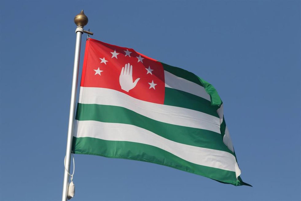 Archivo - La bandera de la República de Abjasia 