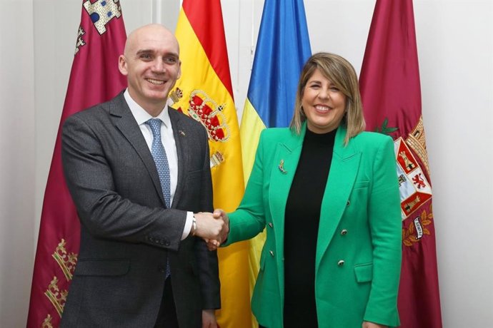 Visita del alcalde de Mykolaiv a la alcaldesa Noelia Arroyo en el Palacio Consistorial