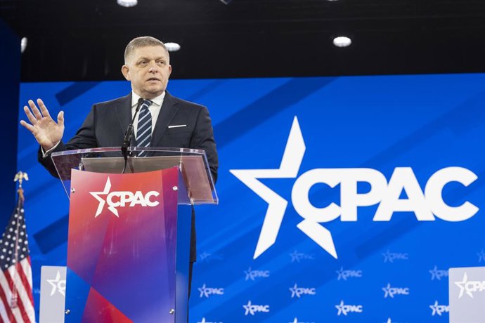 21 de fevereiro de 2025, National Harbor, Maryland, Estados Unidos: O primeiro-ministro da Eslováquia, Robert Fico, fala durante o segundo dia da Conferência CPAC 2025 no Centro de Convenções Gaylord em National Harbor, Maryland
