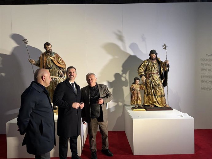 El consejero de Cultura, Turismo y Deporte, Gonzalo Santonja,, acompañado del consejero de Cultura de la Comunidad de Madrid, Mariano de Paco, y del secretario general de la Fundación Edades del Hombre, José Enrique Martín