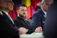 Zelenski llega a Reino Unido para preparar con Starmer la cumbre del domingo en Londres