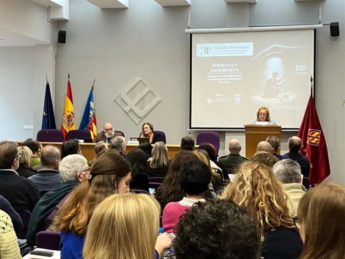 Los psicólogos de la Comunitat subrayan la "resiliencia" del ser humano en la dana: "La salud mental ayudará a superar"