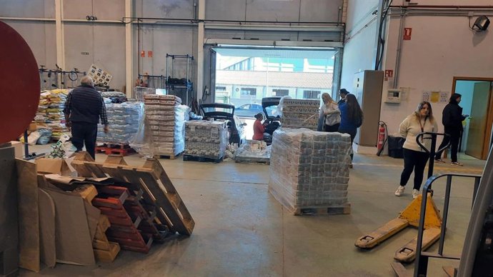 Medio Ambiente coordina la donación de más de 10.000 kilos de alimentos y productos para animales afectados por la dana