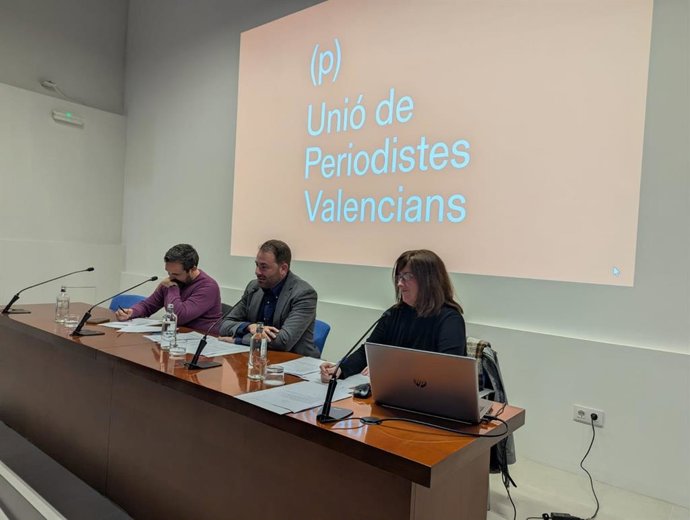 La Unió de Periodistes Valencians otorga los Premios Llibertat d'Expressió 2025 a Julian Assange y a los periodistas que cubrieron la DANA en Valencia