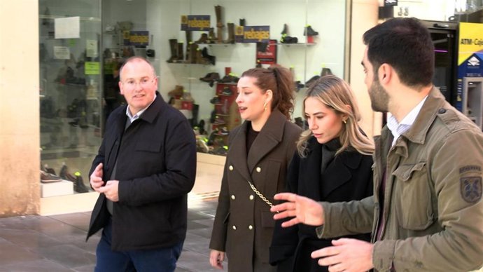 El portavoz del Partido Popular en el Congreso de los Diputados en una visita a León este sábado