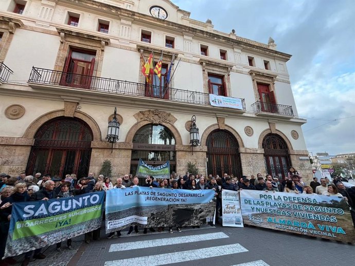 Vecinos de Sagunt exigen soluciones "inmediatas" para la regeneración de las playas y la protección de las casas