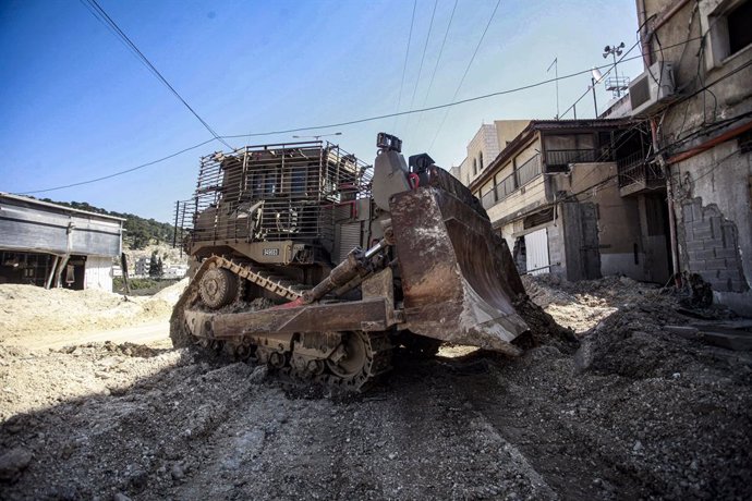 Excavadores israelianes al camp de refugiats palestí de Nur Shams 