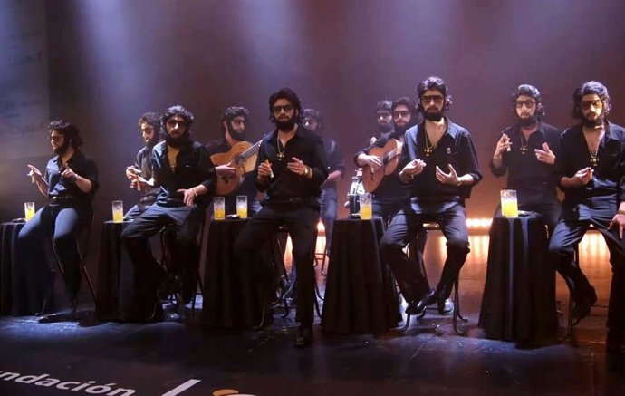 Imagen de la chirigota 'Los Calaíta' en la final del COAC 2025.