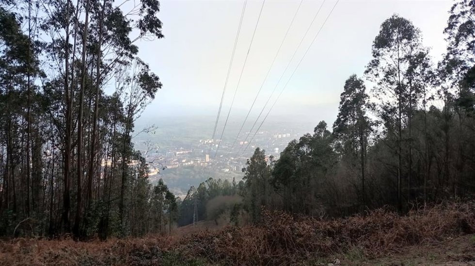 Archivo - Contaminación en Oviedo observada desde el Monte Naranco.