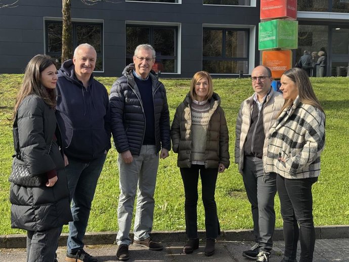 La presidenta del GBB del PNV, María Eugenia Arrizabalaga, y otros miembros de su Ejecutiva