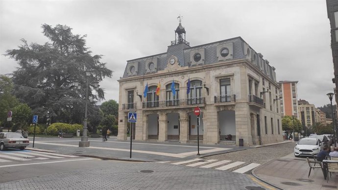 Archivo - Sede del Ayuntamiento de Siero, en la Pola.