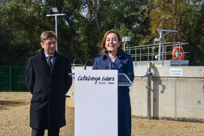 La consellera de Territorio, Vivienda y Transición Ecológica, Sílvia Paneque, durante la inauguración de la depuradora de Can Carbonell, en Caldes de Malavella (Girona)