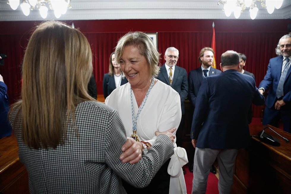 Archivo - La hasta ahora concejala de Urbanismo en el Ayuntamiento de Lugo, Paula Alvarellos, saluda durante la toma de posesión de su nuevo cargo como alcaldesa de Lugo, a 18 de enero de 2024, en Lugo, Galicia (España). Alvarellos inicia su carrera pol