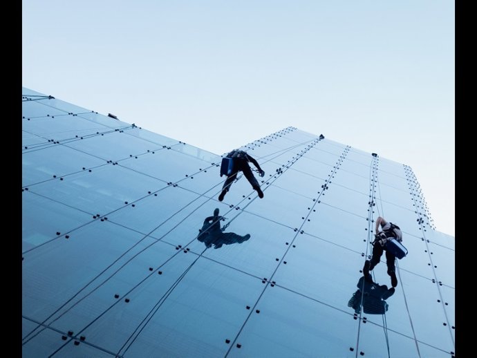 Archivo. Personas trabajando en un edificio
