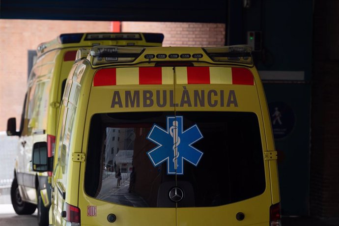 Archivo - Arxivo - Unes ambulàncies a Barcelona