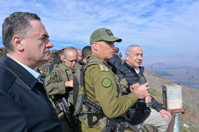 Archivo - Arquivo - Benjamin Netanyahu e Israel Katz com militares israelenses (arquivo)
