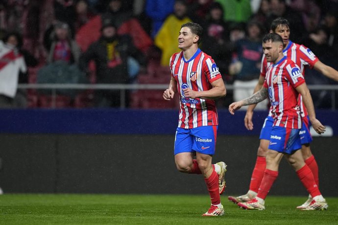 Julian Alvarez, do Atlético de Madrid, comemora um gol durante a partida de futebol da Liga Espanhola, LaLiga EA Sports, disputada entre o Atlético de Madrid e o Athletic Club de Bilbao no estádio Riyadh Air Metropolitano em 1º de março de 2025, em Madri,