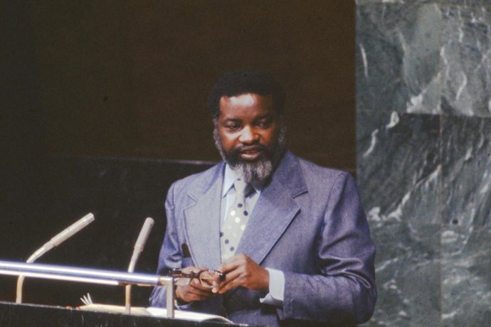 Archivo - El expresidente de Namibia, Sam Shafiishuna Nujoma