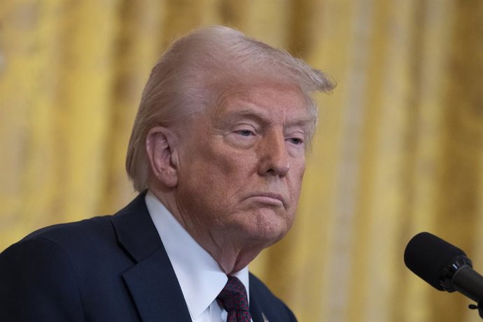 27 de fevereiro de 2025, Washington, Distrito de Columbia, EUA: O presidente dos Estados Unidos, Donald J. Trump, e o primeiro-ministro do Reino Unido, Keir Starmer, realizam uma coletiva de imprensa conjunta no Salão Leste da Casa Branca em Washington, D