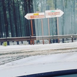 Archivo - Carretera en la cumbre de Gran Canaria tras haber nevado en la noche de este miércoles