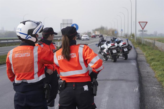 Archivo - La Euskal Polizia intensifica las campañas de control de velocidad en Euskadi